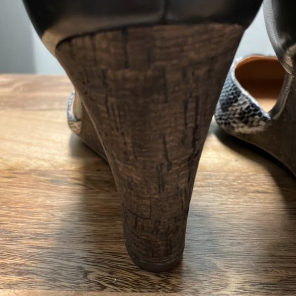 Clark’s Artisan Snakeskin Animal Print Wedges - Picture 11 of 16